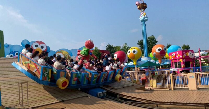 Elmo’s Go-Go Skateboard
