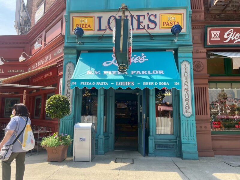 USJ Louie’s NY Pizza Parlor